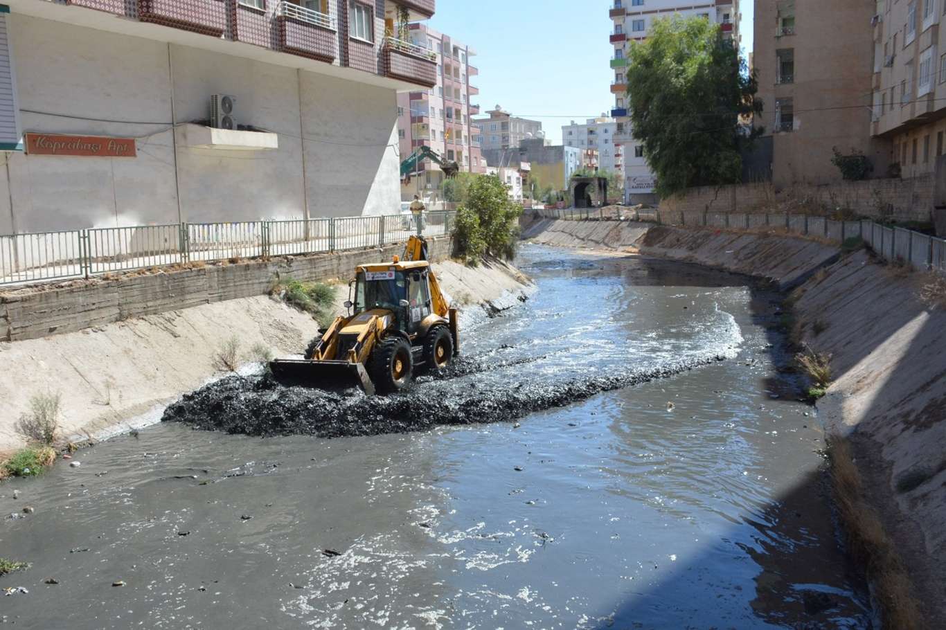 Kızıltepe Zergan Deresi temizlendi Kızıltepe Zergan Deresi temizlendi